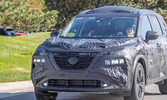 新一代日产Rogue路试实拍：内饰变化较大，科技氛围十足