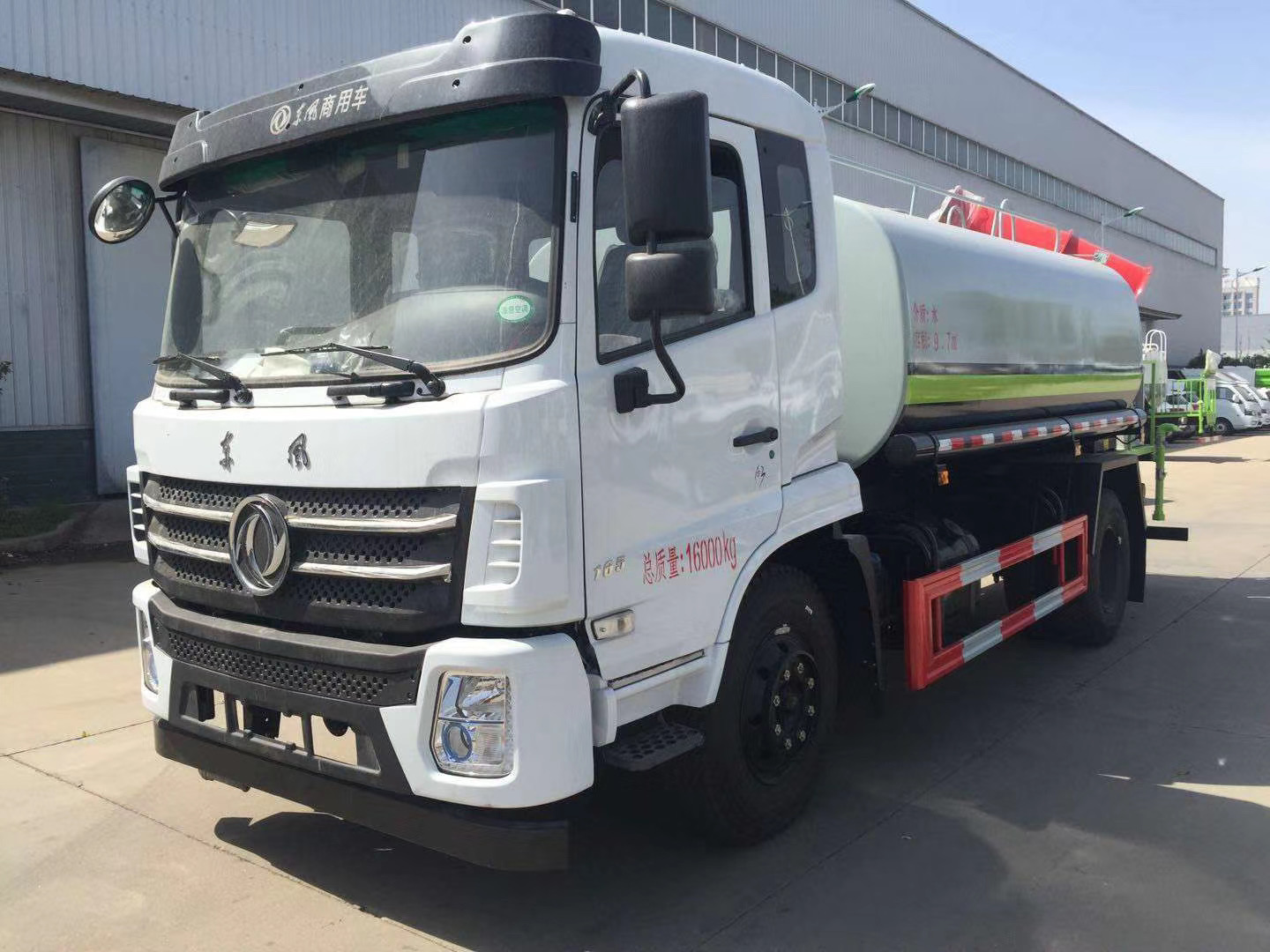 国六高端12方工程绿化洒水车实拍图