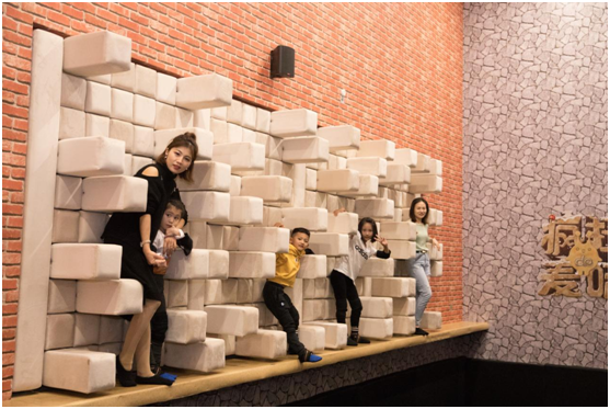 金鹰卡通首个麦咭TV小镇落户内蒙古乌海市