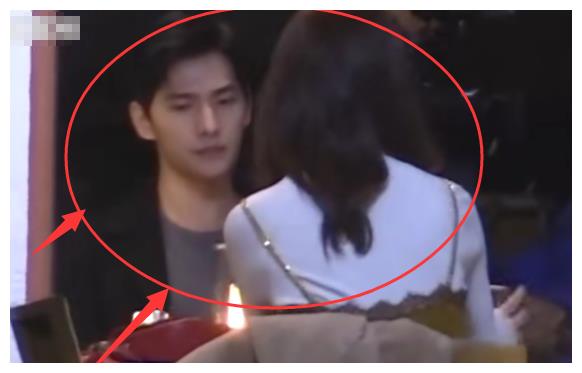 你是我的荣耀前任金晨上场,看她和杨洋同框:还是热巴更有cp感