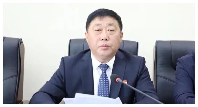 乌兰浩特市第十三届人大常委会召开第二十四次会议