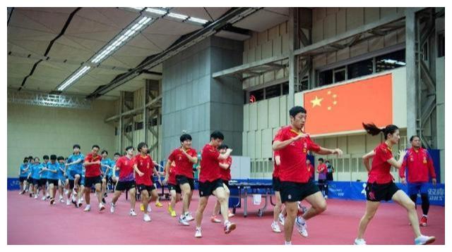 国乒假期:马龙新状态,樊振东就地解散晒“小蛮腰”,林高远登报