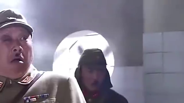 举起手来:汉奸都快冻成冰棒了,还没死,笑喷了