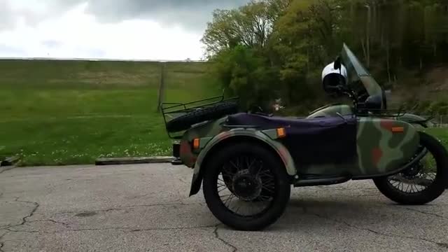 实拍乌拉尔侉子摩托，真正的硬派越野边三轮，外出旅行不要太赞！