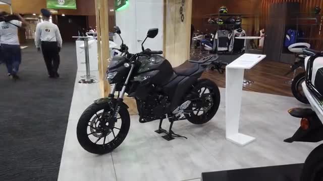 车型鉴赏，实拍雅马哈飞致250海外版，颜值真不赖！