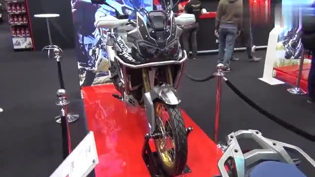 实拍本田旗舰拉力车“非双”，做工精美，和“水鸟”比比怎么选？