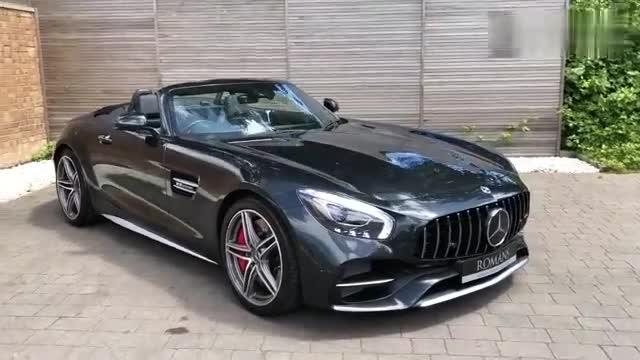 为拉风而生，实拍奔驰AMGGTCRoadster，4.0T涡轮增压引擎！