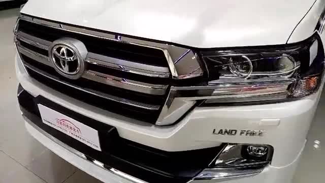 2020款丰田兰德酷路泽到店实拍，看到这颜值和内饰，我彻底心动了