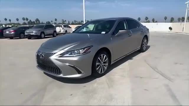 2021款雷克萨斯ES300h实车展示，买不买宝马5系自己拿主意！