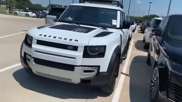 2021款路虎卫士110实车展示，近距离了解外观和内饰，太帅气了