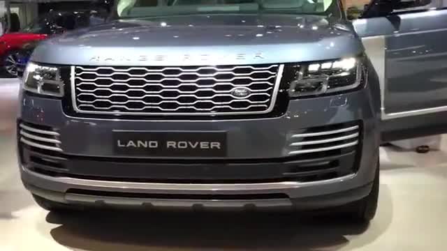 300万的2021款路虎揽胜加长版亮相车展，近距离感受一下啥叫豪车