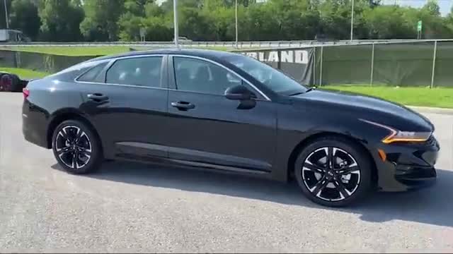 2021款起亚K5凯酷实车展示，有这霸气颜值和内饰，给个不买理由