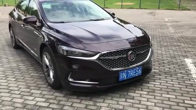 实拍：别克君越Avenior亮眼的内饰豪华设计，真皮刺绣菱格座椅