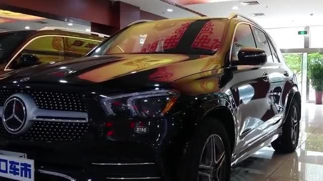 实拍展示2020款加版奔驰GLE450新车亮相展厅