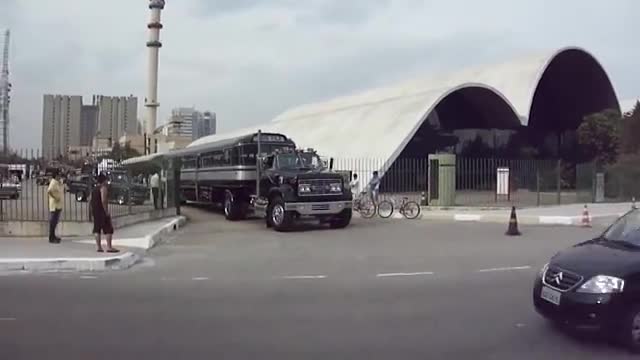 国内很少见的一辆车，GMC豪华商务旅行车，比客车还大