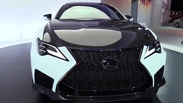 全新雷克萨斯RC亮相海外车展，整车造型时尚前卫