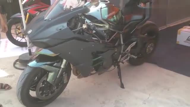 实拍川崎机械增压“猛兽”H2，感受一下速度之王的魅力吧！