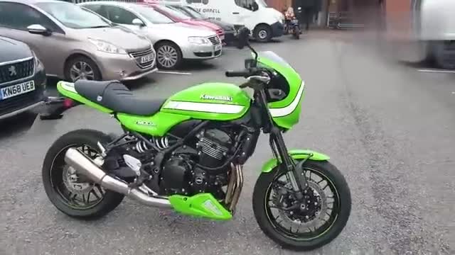 川崎Z900RS实车展示,大排量四缸复