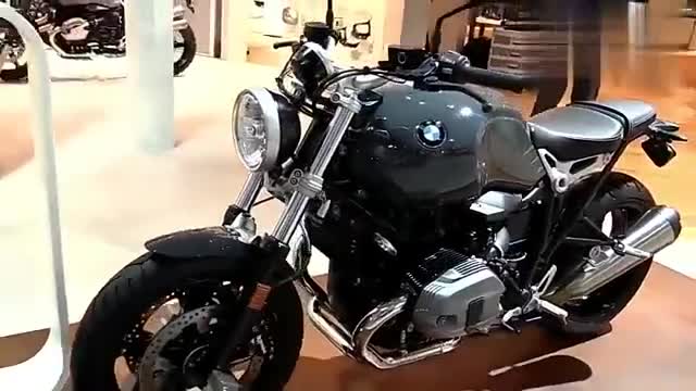实拍车展宝马展台上的摩托车！看