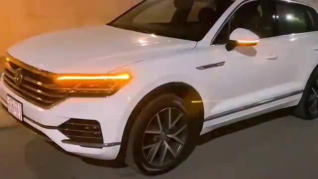 夜晚实拍2021款大众途锐，打开车门亮起氛围灯，我放弃了奥迪Q7