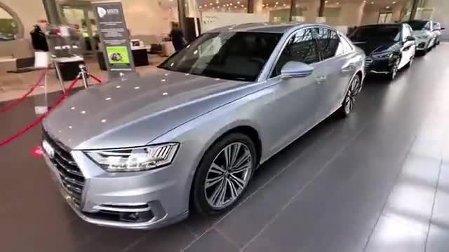 没白等，2021款奥迪A8L到店，亮起贯穿式尾灯，才是心动的开始