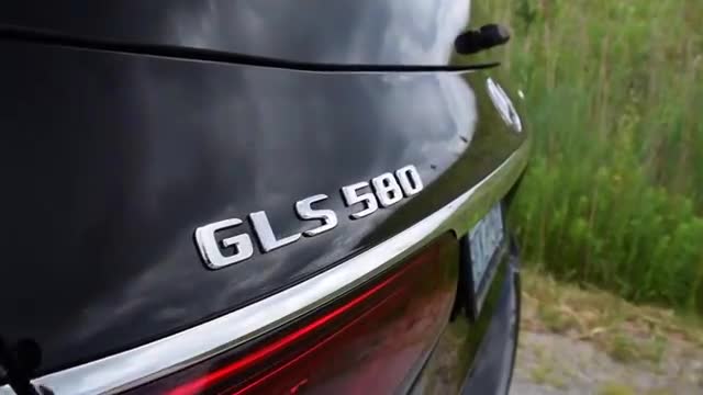 2020款奔驰GLS580实拍，一脚油门跑个0-100，我放弃了宝马X7