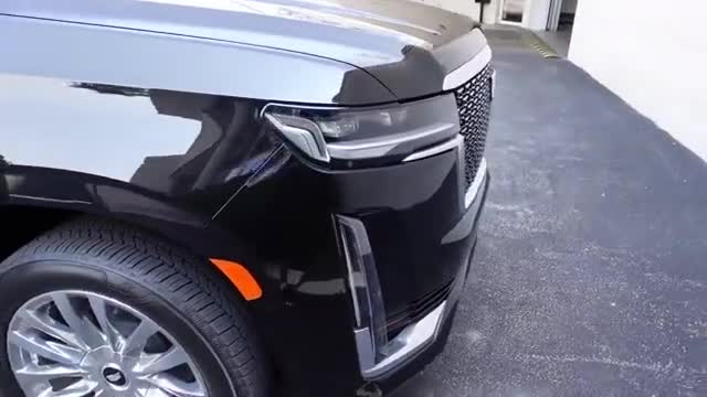 2021款凯迪拉克凯雷德实拍，按下后备箱的车标，我放弃了宝马X7