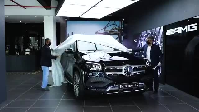 2020款奔驰GLS580实车展示，掀开车布打开底盘升降，太惊艳了