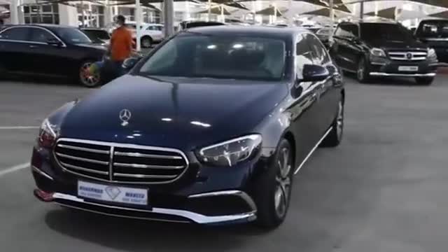 没白等，2021款全新奔驰E级到港实拍，有这颜值和配置，惊艳了