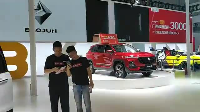 南宁会展中心车展——宝骏RS5