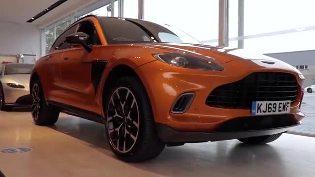 2021款阿斯顿马丁DBX实车展示，外形太帅气，坐进车内心动了！