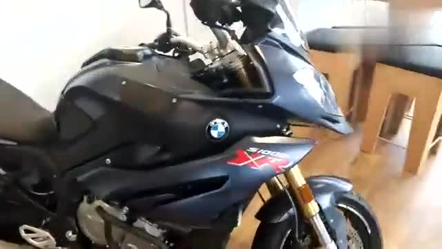 旅行车的外表,跑车的芯,这辆宝马S