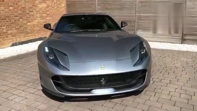 新车鉴赏，法拉利812Superfast，感觉怎