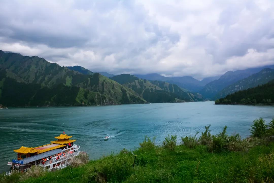 游览天山天池景区,天高云淡,风光旖旎,风景如画|博格达峰|天池景区