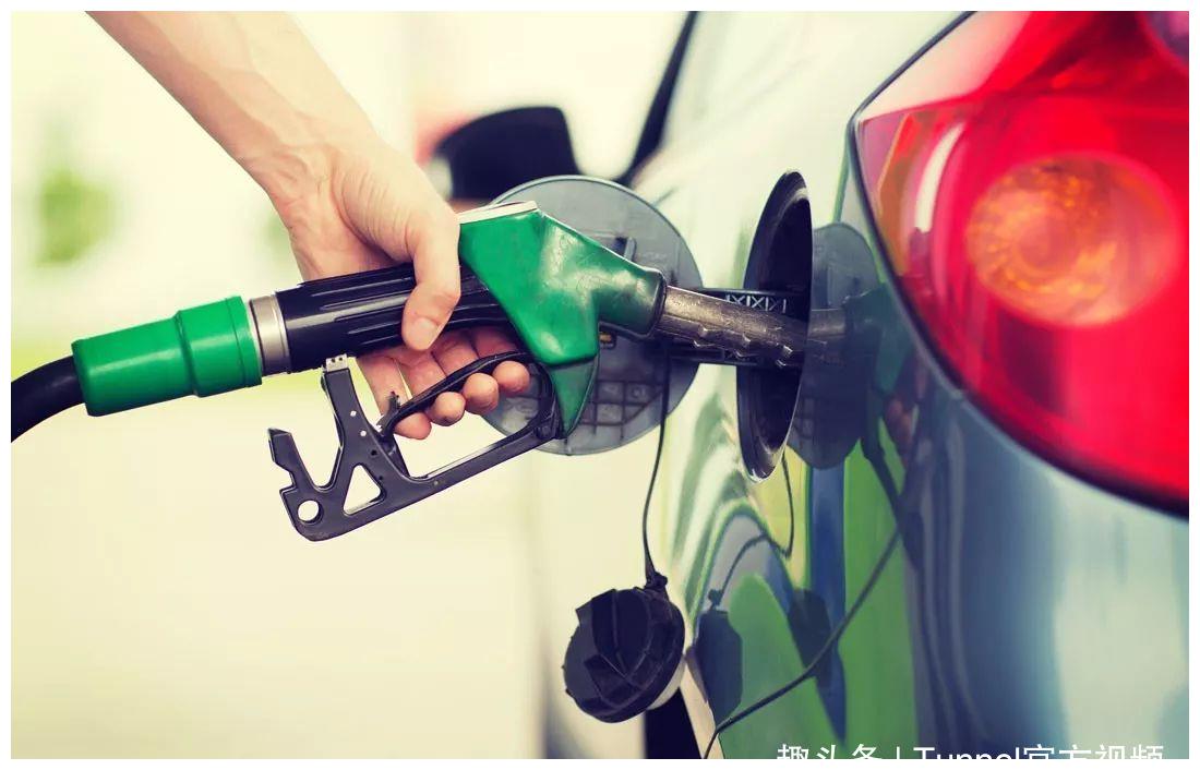92号和95号汽油到底有多大差别？加油站的回答让车主们心凉！