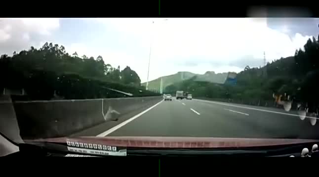 行车记录仪实拍：近期车祸集锦，一个比一个悲催