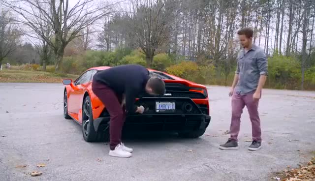 尾部更加简约立体，全新兰博基尼