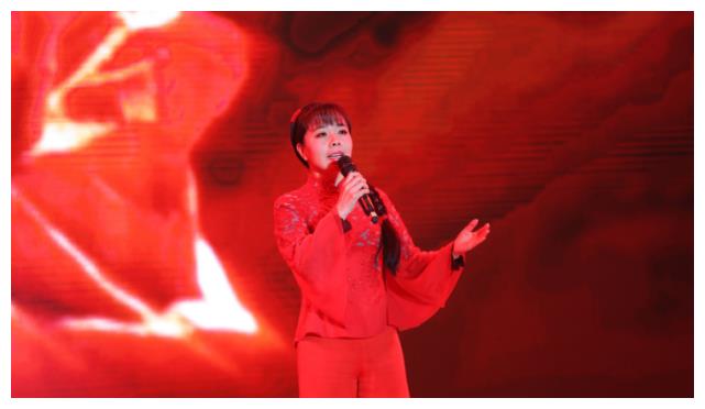 国家一级演员:因买不起房,回到农村种田,今放牛带娃成日常