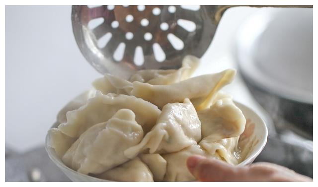 冷冻饺子用冷水煮还是沸水分享正确做法饺子不露馅不破皮