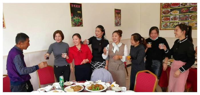 晒山东丈母娘招待女婿的饭菜,在朋友圈沸腾,网友:还招女婿吗?休闲区蓝鸢梦想 - Www.slyday.coM 晒山东丈母娘招待女婿的饭菜,在朋友圈沸腾,网友:还招女婿吗?休闲区蓝鸢梦想 - Www.slyday.coM