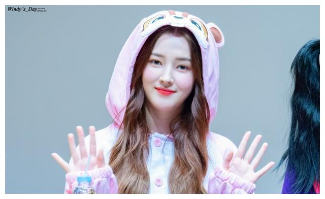 韩国微胖女神级美女李承利,签约仪式上俏皮装,粉嘟嘟的好可爱!