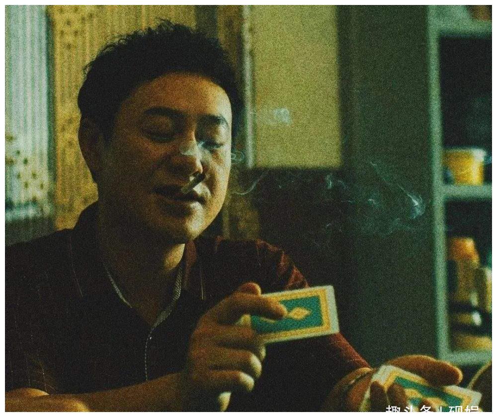 惹哭巩俐打动姚晨,拍戏20年却买不起老家一套房,不红是他的错?