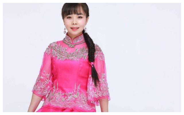 国家一级演员:因买不起房,回到农村种田,今放牛带娃成日常