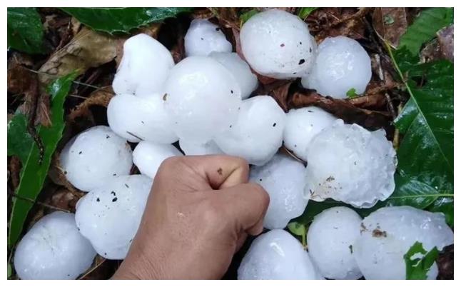 贵州冰雹砸车无数,见到眼前这辆宝马,怎么和想象中不一样?