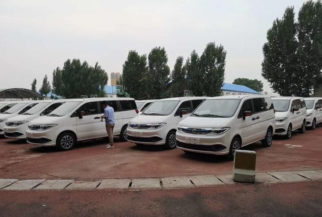 深圳开沃底顶金龙2座南京金龙开沃底顶2座帅客2座纯电动面包车