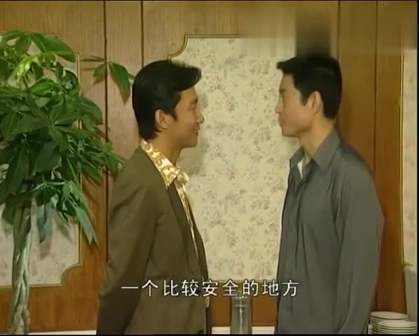 插翅难逃小马拿公司钱带小妹出国潇洒豪哥非扒了他皮