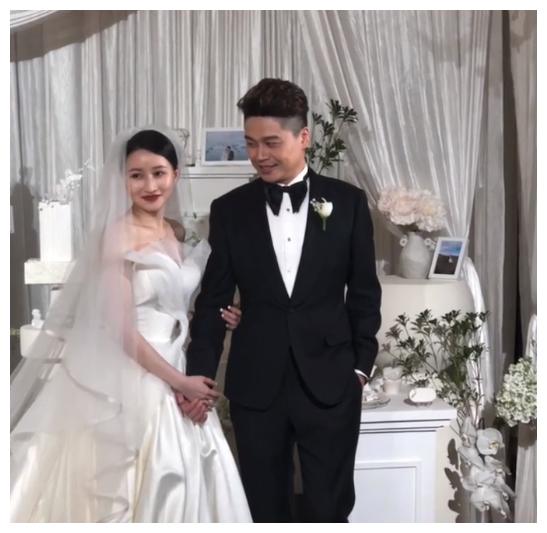 浙江台主持人沈涛婚礼现场曝光!妻子首露真容,颜值不输王牌女郎
