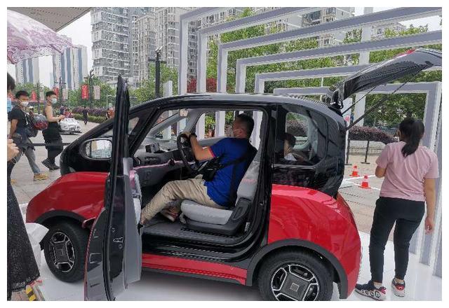 新宝骏又出了新车,有自动泊车+续航305km,用户:体验完就想订车