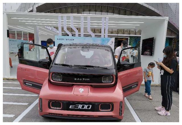 新宝骏又出了新车,有自动泊车+续航305km,用户:体验完就想订车