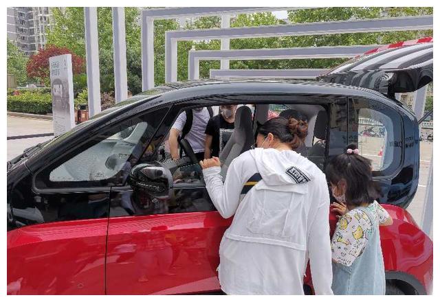 新宝骏又出了新车,有自动泊车+续航305km,用户:体验完就想订车